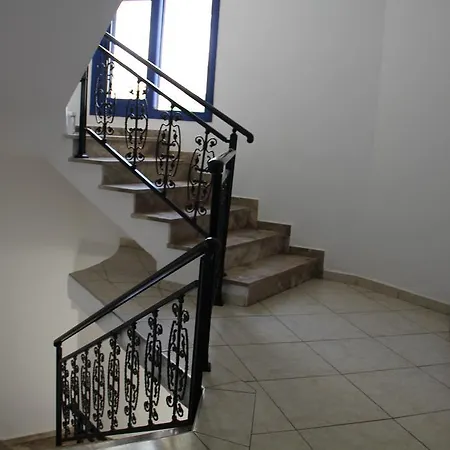 Stavris